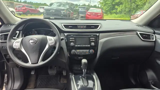 2014 Nissan Rogue S, AWD in Cars & Trucks in Hamilton - Image 10