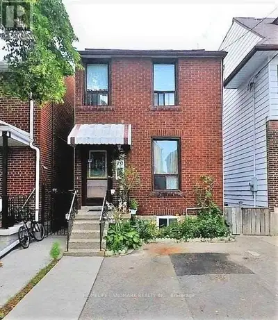 Amazing opportunity to lease this bright, clean, and airy main-floor apartment, featuring a full-siz...