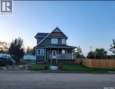 Spacious and well-built 2-storey home located in Francis, offering nearly 1,900 sq. ft. of above-gra...