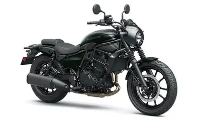 CARACTÉRISTIQUES SUPPLÉMENTAIRES DU VÉHICULE: Carénage de phare distinct Design de moto authentique...