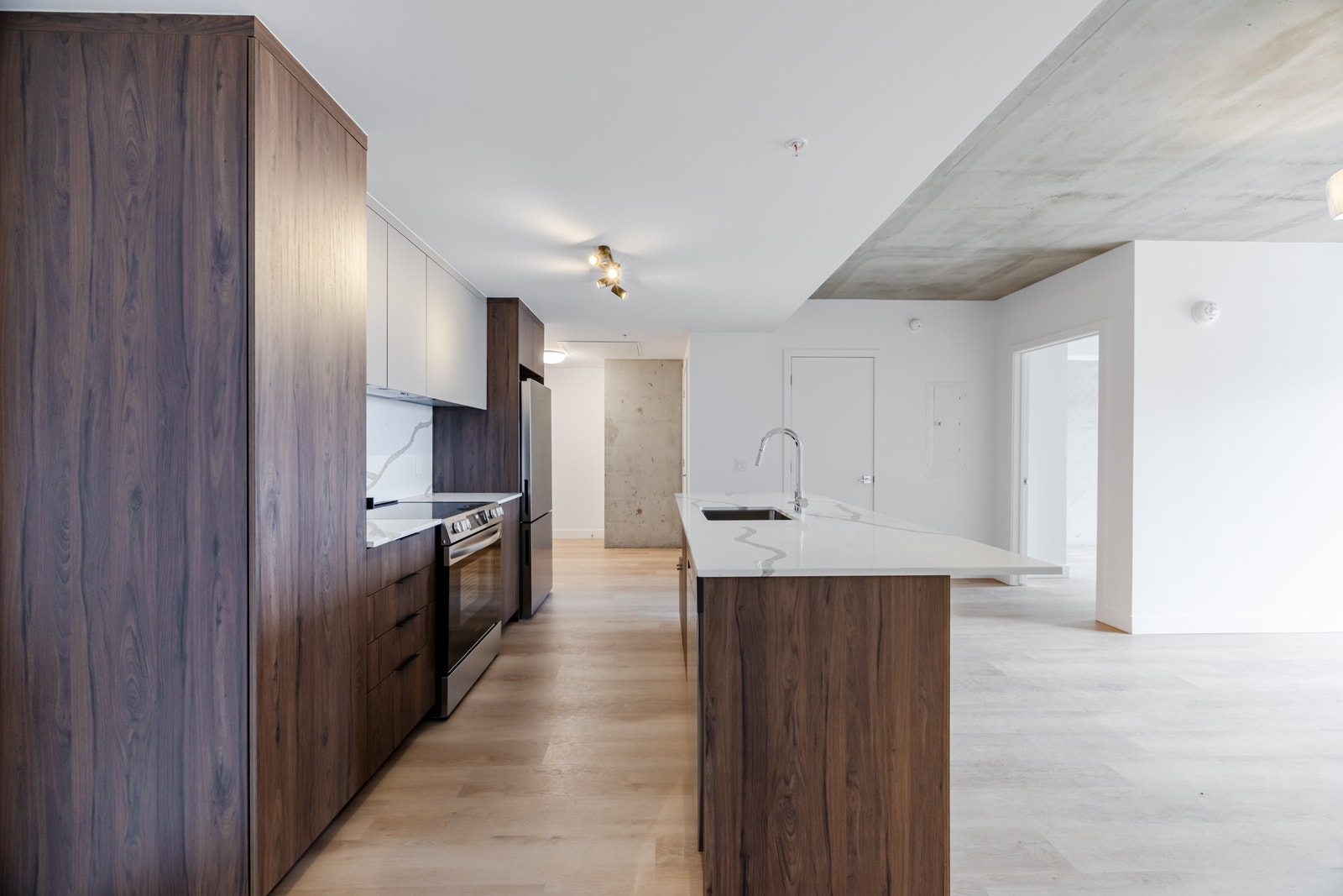 4845 Chem. de la Côte Saint-Luc — photo 1