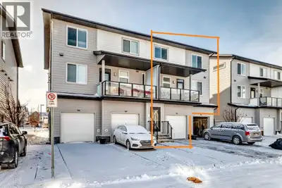 Rare 3 bedroom**** AIR CONDITIONING** Townhome built by Jayman, located in the “GRANITE” complex. On...