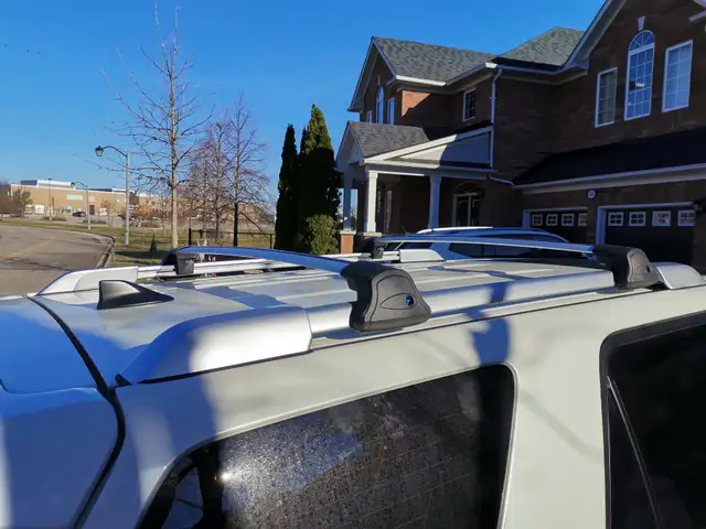 Toyota 4Runner Aluminum Crossbars Roof Rack Rails in Other Parts & Accessories in Markham / York Region - Image 3