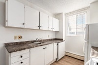 Amenities: Great Location • Underground Parking • Elevators Suite & Building: One-bedroom and two-be... (image 4)