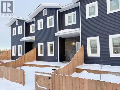 Gorgeous townhome built by Whitewater Homes! Inside unit, Easterly-facing backyard & holds a 'Super...