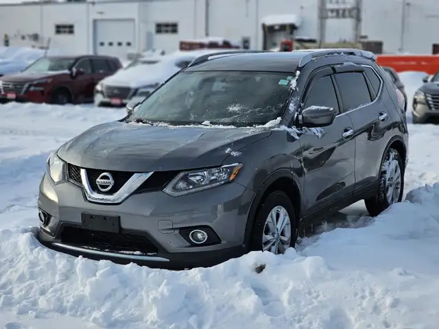 2016 Nissan Rogue SV in Cars & Trucks in Kitchener / Waterloo - Image 2
