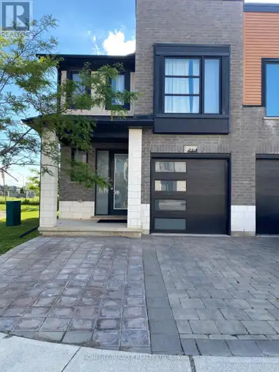 Beautiful end unit (corner) freehold townhouse with 4 bedroom (two unit - 1BR Unit lower Lever& 3 BR...