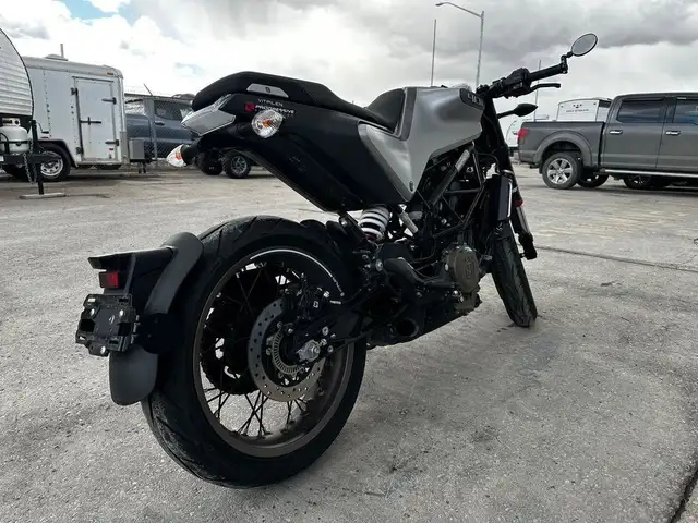 2021 Husqvarna Vitpilen 401 in Street, Cruisers & Choppers in Winnipeg - Image 5