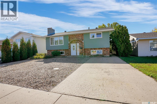 1631 Glendale STREET Moose Jaw, Saskatchewan in Houses for Sale in Moose Jaw