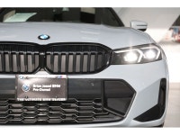 Sunroof, Heated Seats, Apple CarPlay, Navigation, Blind Spot Detection, Lane Departure Warning, Forw... (image 8)