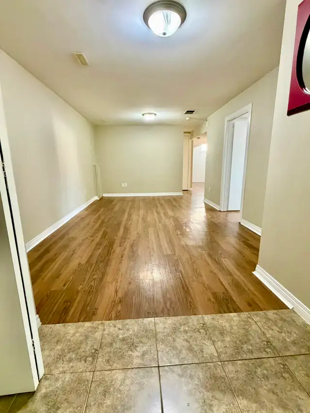 1 Month FREE RENT - IMMEDIATE POSSESSION – 2 BDRM LEGAL BASEMENT