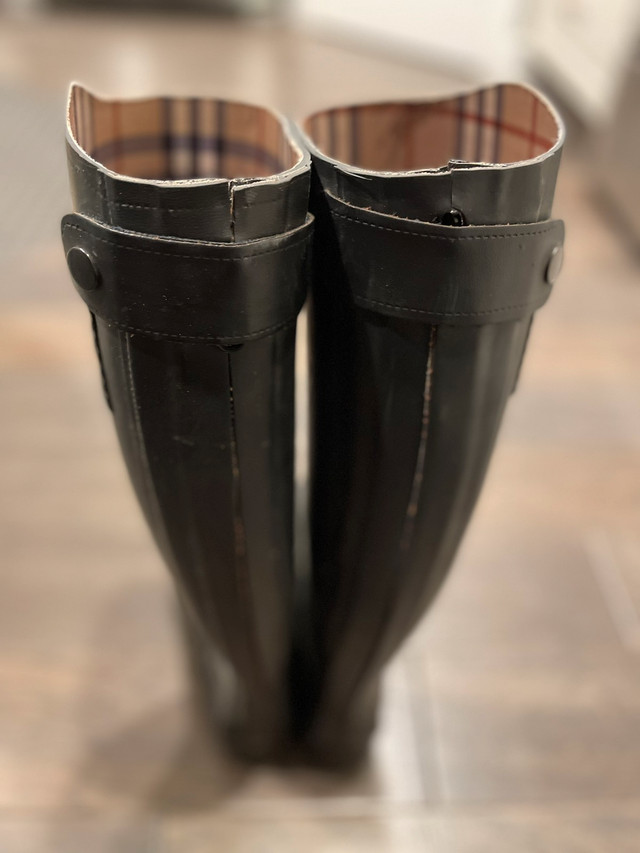 Burberry Ladies Rain Boots Sz.40 in Women's - Shoes in Calgary