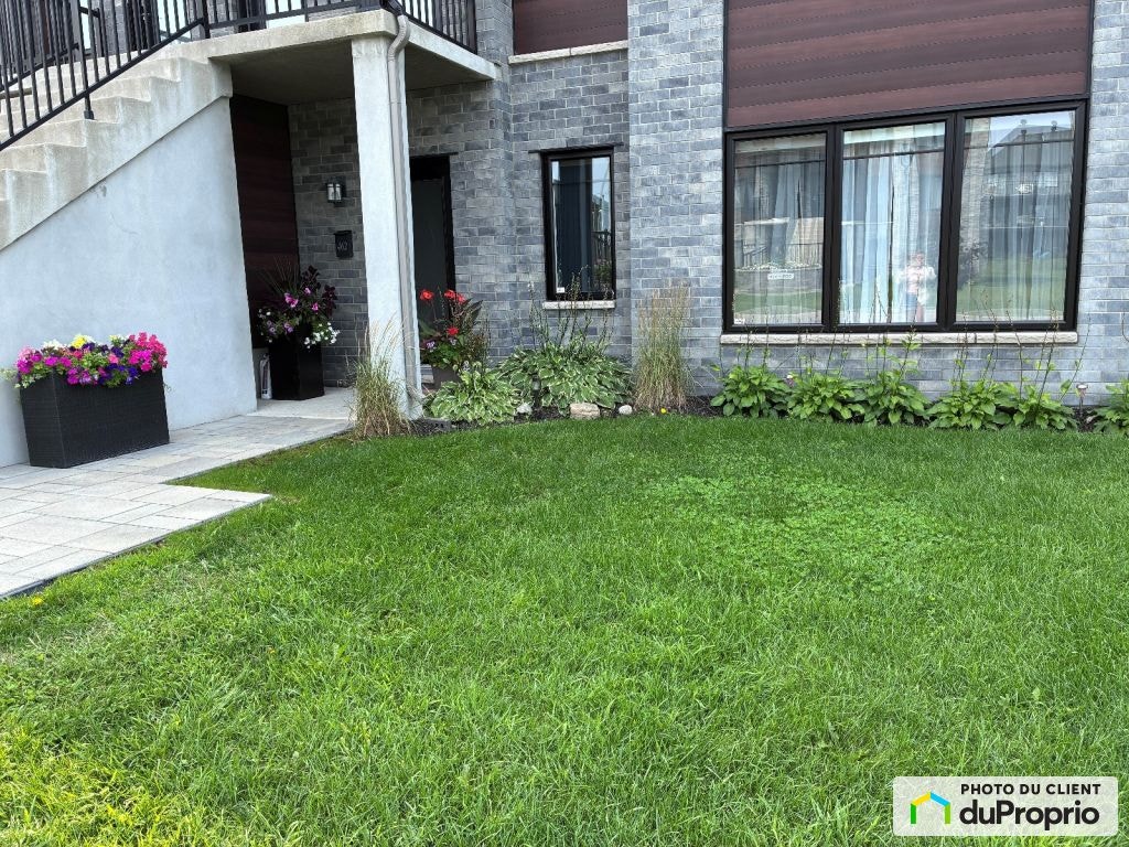 $444,500 - Condominium for sale in Ste-Marthe-Sur-Le-Lac — photo 2