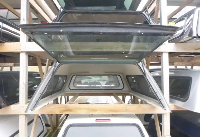 2014 - 2018 GMC Sierra or Chevrolet Silverado 6'6 Truck Cap in Other Parts & Accessories in Kitchener / Waterloo - Image 4