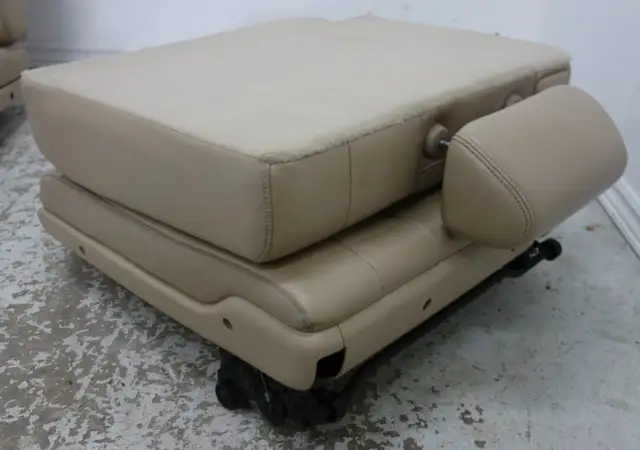 Chev Truck Cadillac Escalade Third Row Seats 3rd Yukon Tahoe 10 in Other Parts & Accessories in St. Catharines - Image 6