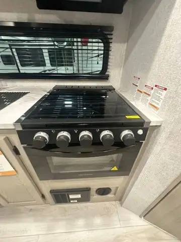 2025 East To West 2475BH in Travel Trailers & Campers in Winnipeg - Image 23