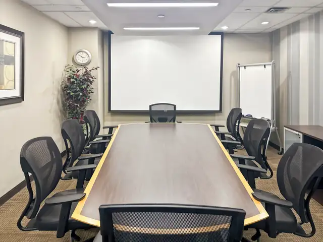 Office space for rent for 1 person in Etobicoke Toronto in Commercial & Office Space for Rent in City of Toronto - Image 9