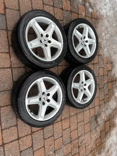 4x Mag Acura tl 2004-2008 5x114.3 17 pouces bonne condition avec pneus usés 400$