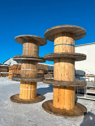 Plusieurs bobines de bois (touret) 72 po 140$/ch Plusieurs autres dimensions disponible. Matériaux e...