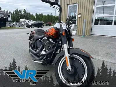 VR Thetford Paiement à partir de $/sem. + TX. 2012 Harley-Davidson Fat Boy Lo Moto qui fait tourner...