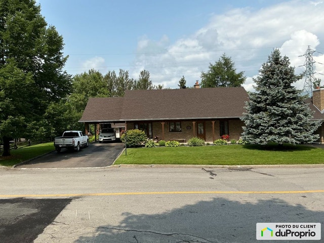$550,000 - Bungalow for sale in Chicoutimi (Chicoutimi) — photo 1