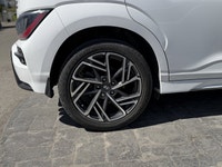 Crowfoot Hyundai, AMVIC Licensed Dealer Mileage: 107,195 km History: No accidents, One Owner Turn he... (image 4)