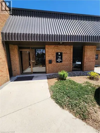 Professional office to suit all of your needs. Just south of the QEW in Oakville, off Dorval. Excell...