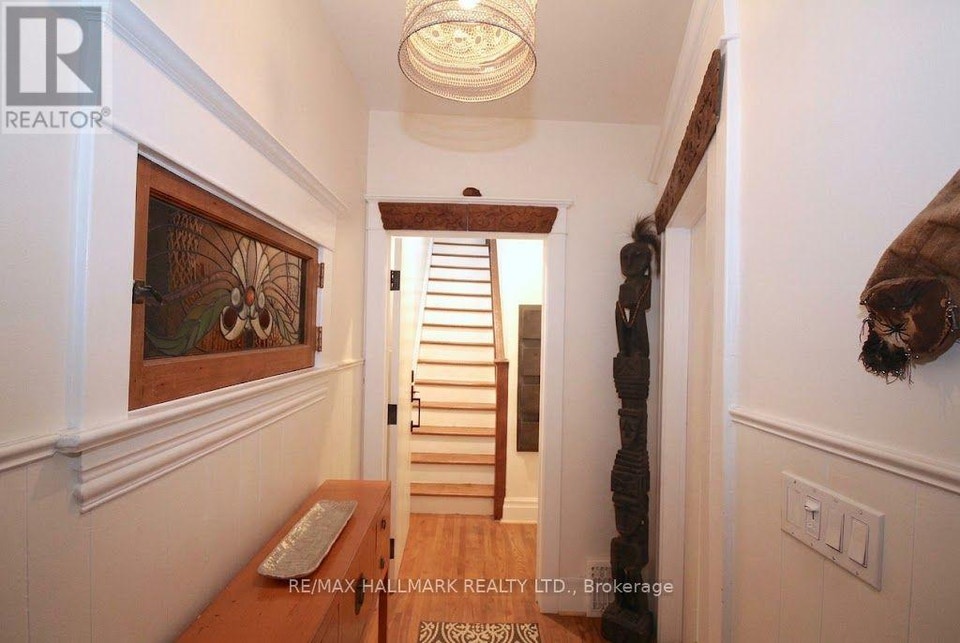 UPPER - 91 IVY AVENUE Toronto (South Riverdale), Ontario 4