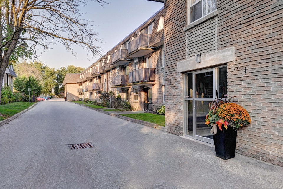 Egremont Street Apartments - 1 Bedroom, 1 Bath B Apartment for R 3