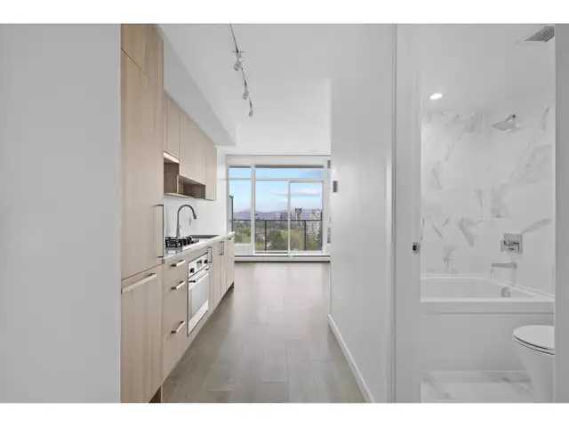 1204 13350 CENTRAL AVENUE Surrey, British Columbia62864381779075122