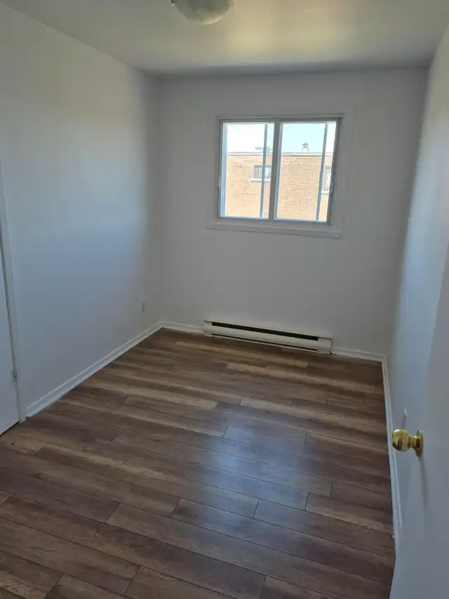 Vieux-Longueuil Grand 5 1/2 - Rénové -Calme! in Long Term Rentals in Longueuil / South Shore - Image 8