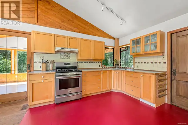 9900 Greenhill Rd Denman Island, British Columbia in Houses for Sale in Comox / Courtenay / Cumberland - Image 14