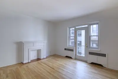 2 bed 1 bath near UdeM corner of Lennox and Van Horne - ID 4002