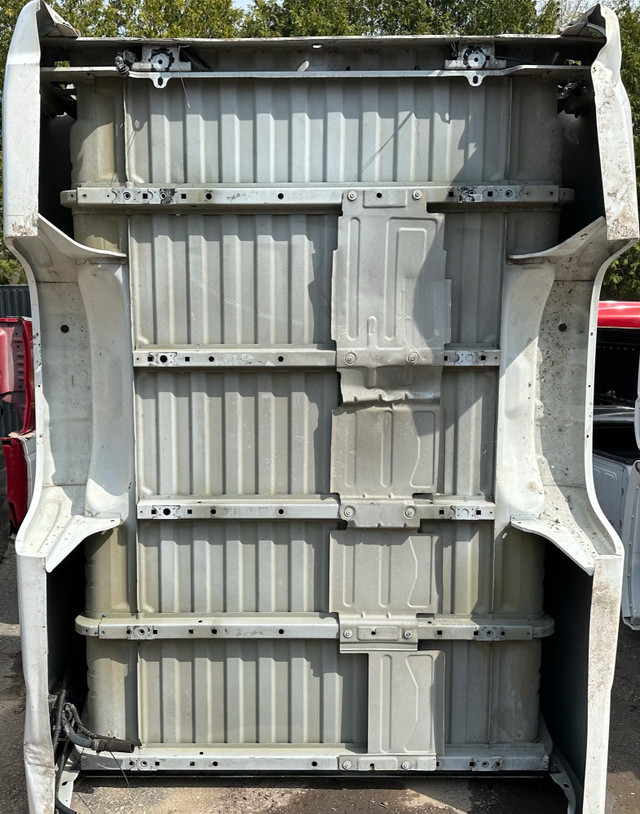 Southern Box/ Bed Chevy Silverado Rust Free! dans Pièces de carrosserie  à Ville d’Halifax - Image 3