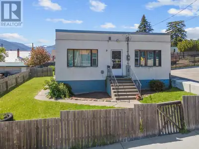 Located in the heart of Creston, this charming 3-bedroom, 1-bathroom home offers a fantastic opportu...
