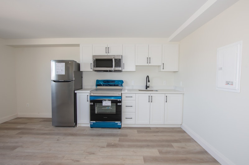 **BRAND NEW** Bachelors in Welland!! Long Term Rentals St
