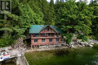 Incredible vistas will inspire the senses @ Johnson Bay, Indian Arm! This slice of paradise is a mer...