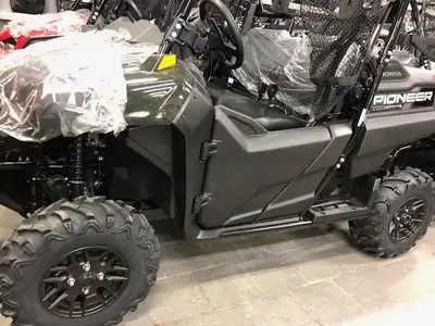 2025 HONDA SXS 700 M4DS SXS 700 M4DS Pioneer 4 Seater, Auto or Paddle Shift Green Deluxe NEW - Reg $...