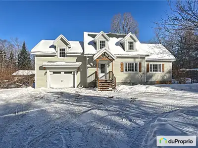 Superbe maison à vendre avec garage et 3 grandes chambres ! Découvrez cette magnifique maison située...