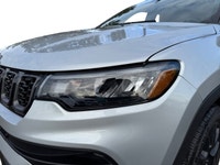 EXECUTIVE CROSSTOWN DEMO! Leatherette Seats, Full Sunroof, Pwr Frt, Fixed Rear, Remote Start System,... (image 3)