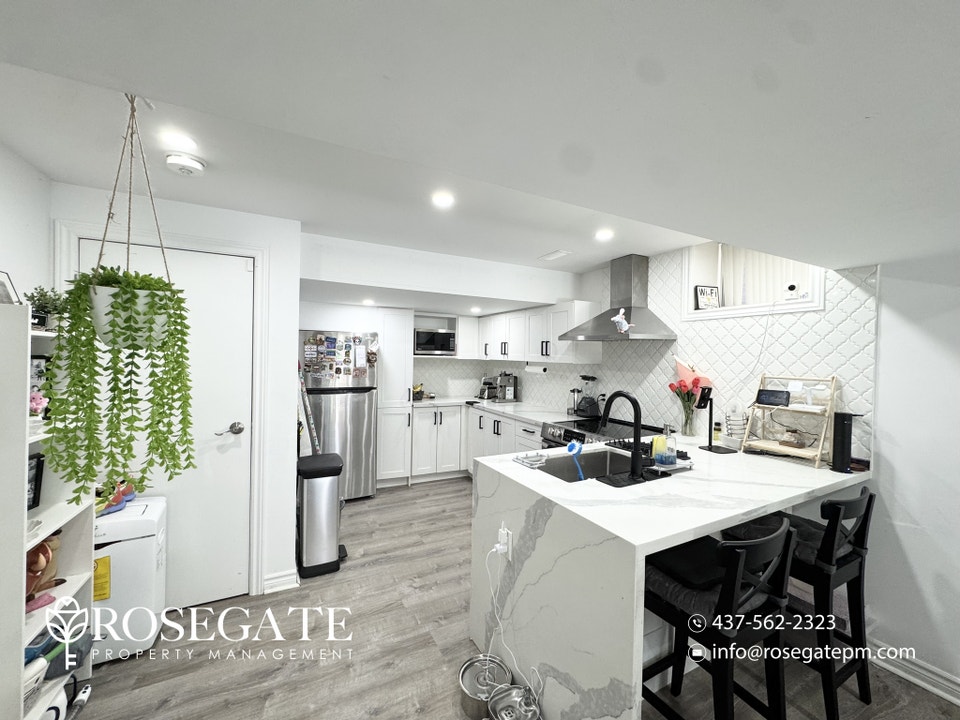 Spacious 1-Bedroom Walkout Basement Apartment with Utilities & I 5
