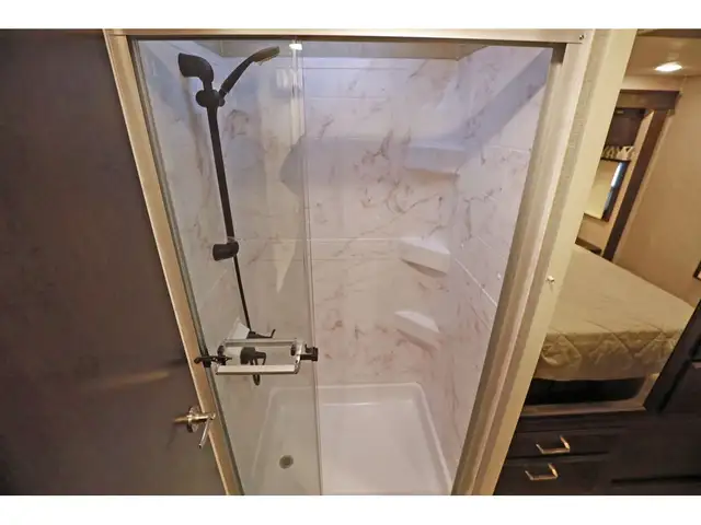 2022 Jayco Greyhawk 29MV Classe C VR/RV Crics Hydrauliques + Sol in RVs & Motorhomes in Laval / North Shore - Image 17