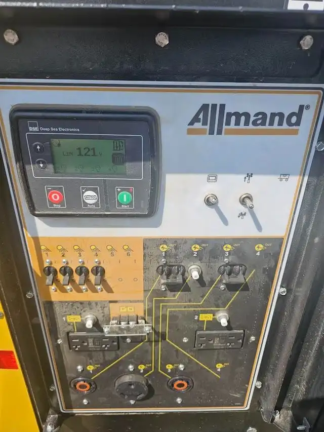 2025 Allmand Maxi-Lite Light Tower in Heavy Equipment in Edmonton - Image 3