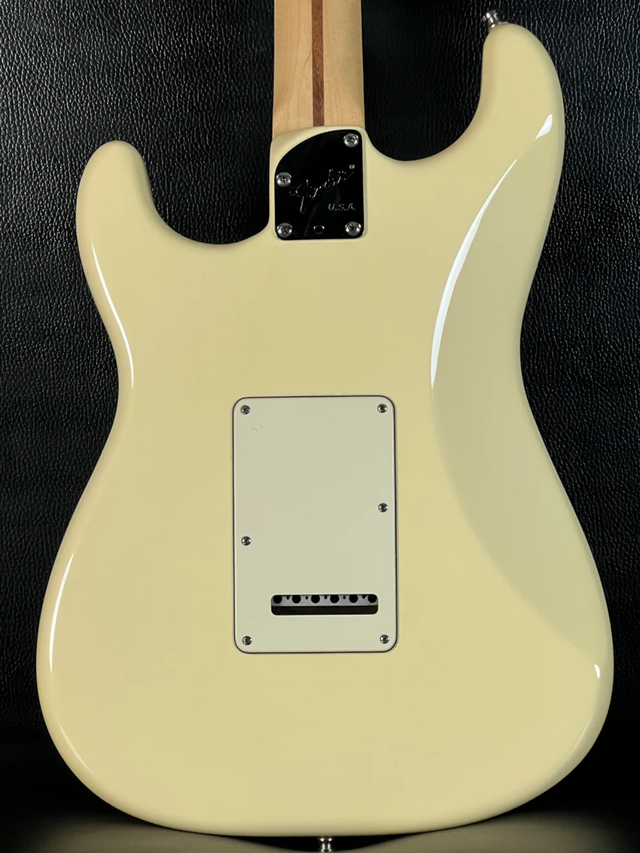 Legendary Strat sound with modern performance and style. This 20 in Guitars in Mississauga / Peel Region - Image 3