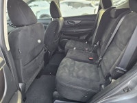 The 2016 Nissan Rogue SV in a sophisticated gray finish, combined with its FWD drivetrain, offers a... (image 9)