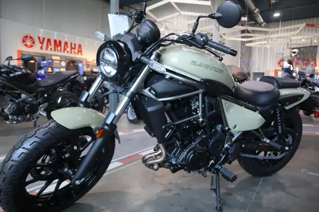 2025 Kawasaki ELIMINATOR 500 Pearl Sand Khaki in Street, Cruisers & Choppers in Edmonton - Image 7