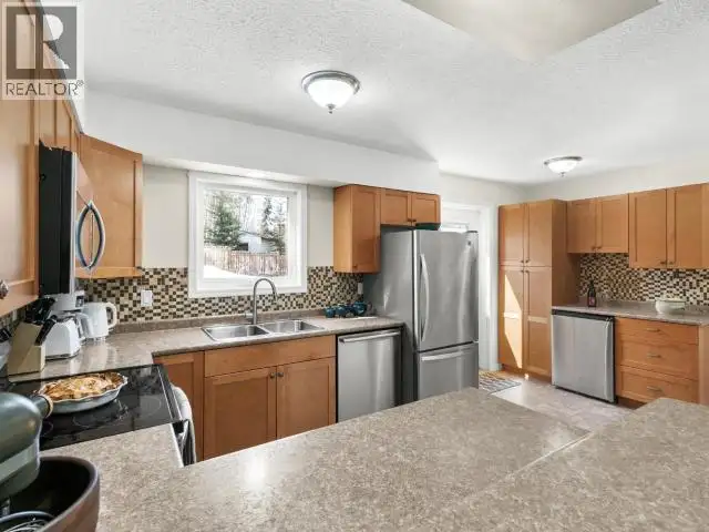 1717 HICKORY STREET Whitehorse, Yukon in Houses for Sale in Whitehorse - Image 5