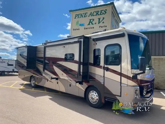2018 Fleetwood RV Discovery 38K only 14,584 Miles in RVs & Motorhomes in Moncton - Image 4