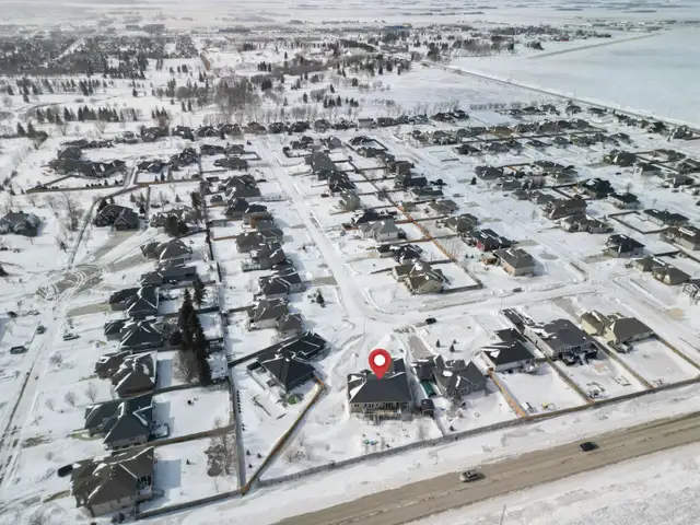 STUNNING, 6 bdrm, 3.5 bath Home in Steinbach w/ In-Law Suite!