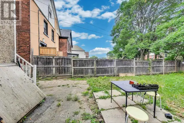 8 MADISON AVENUE Hamilton (Gibson), Ontario in Houses for Sale in Hamilton - Image 23